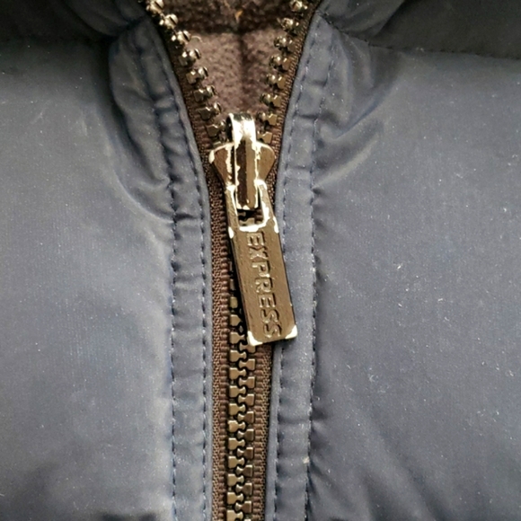 Express Reversible Puffer Goose Down Vest - Picture 5 of 7